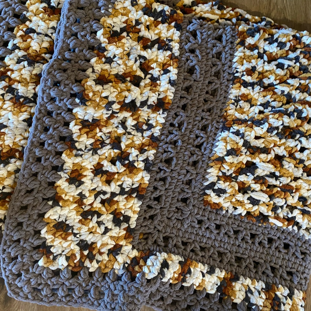 Handcrafted crocheted afghan throw blanket plush thick Chenile high pile new